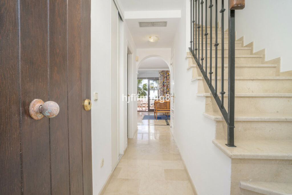 Penthouse Los Arqueros Málaga - image 10