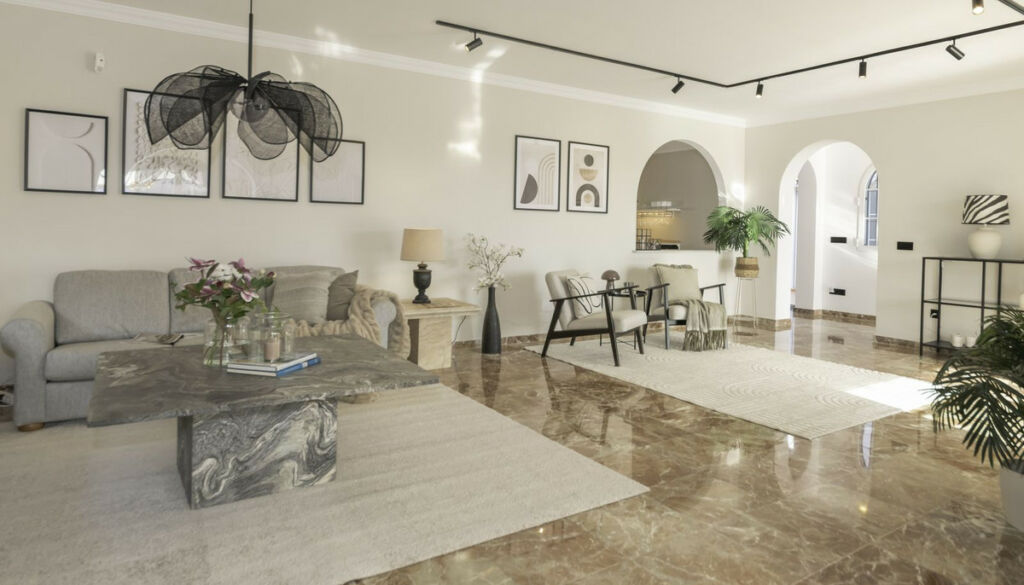 Detached Villa Sierrezuela Málaga - image 11
