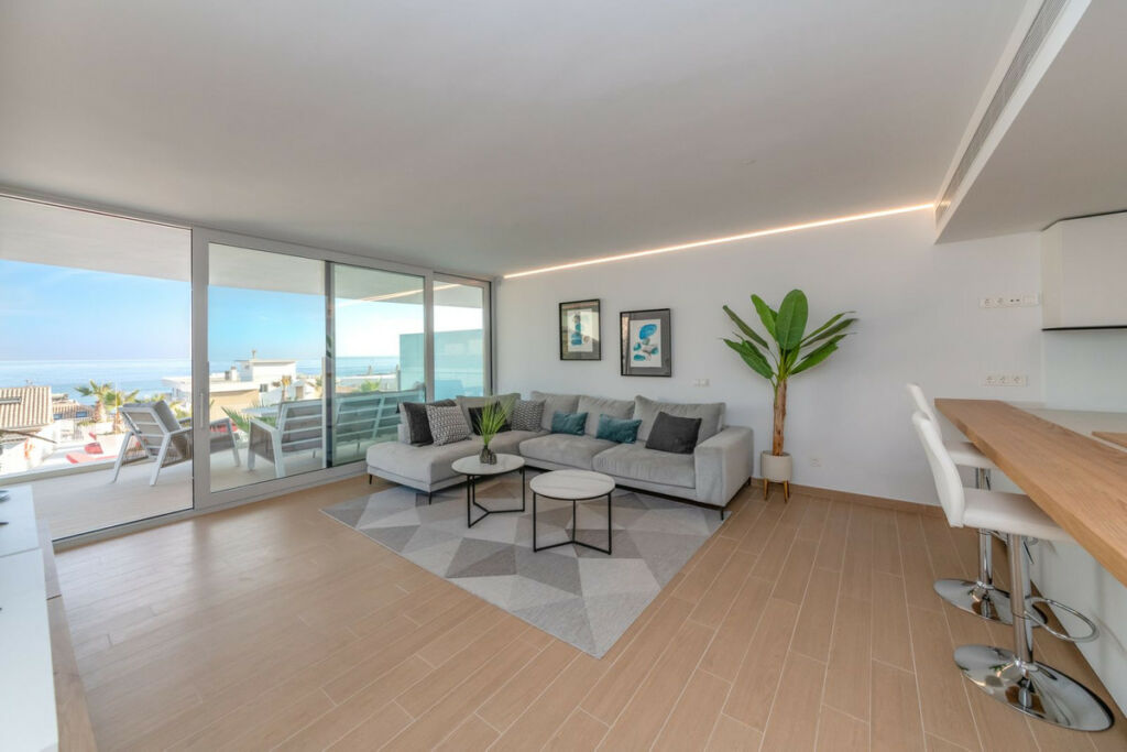 Middle Floor Apartment Carvajal Málaga - image 11