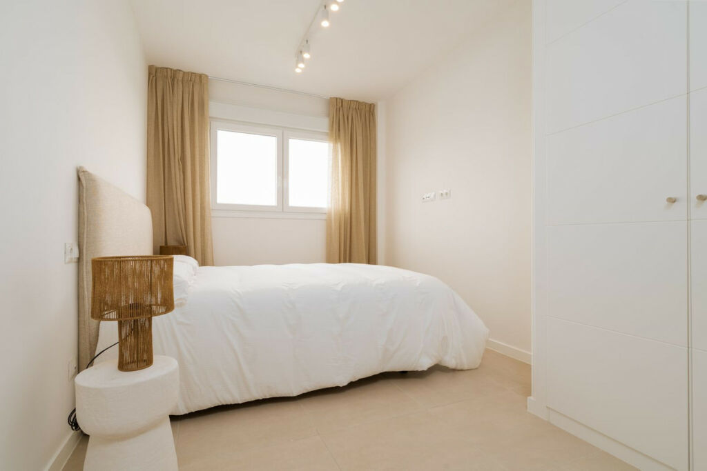 Middle Floor Apartment Estepona Málaga - image 11