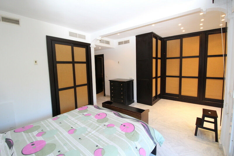 Semi-Detached House The Golden Mile Málaga - image 11