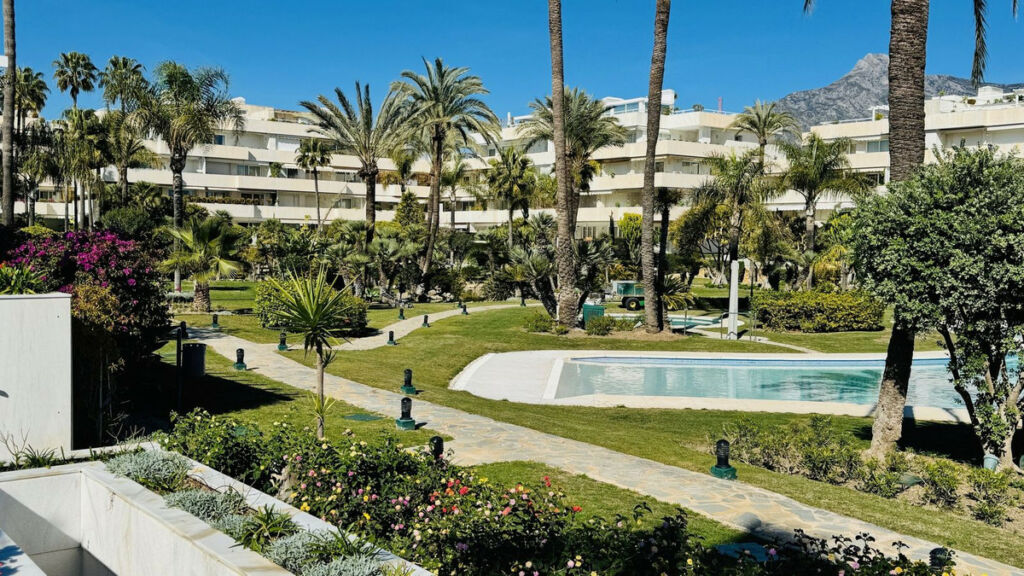 Middle Floor Apartment Puerto Banús Málaga - image 23