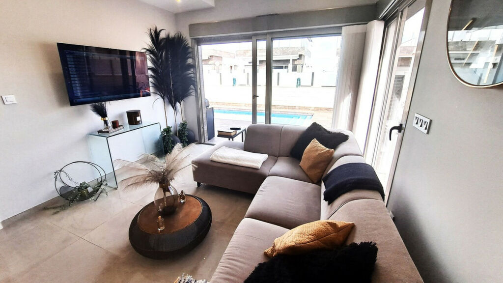 Detached Villa Villamartin Alicante - image 11