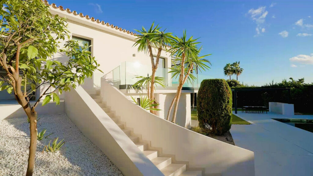 Detached Villa The Golden Mile Málaga - image 11