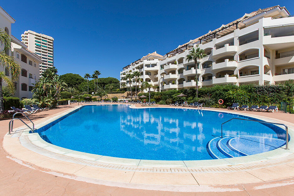 Middle Floor Apartment Elviria Málaga - image 11