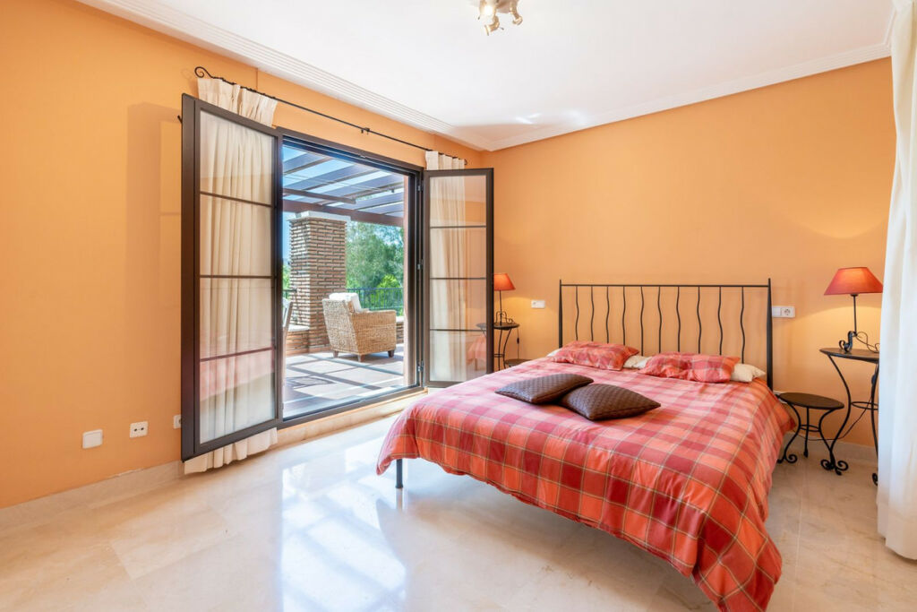 Middle Floor Apartment Los Arqueros Málaga - image 11