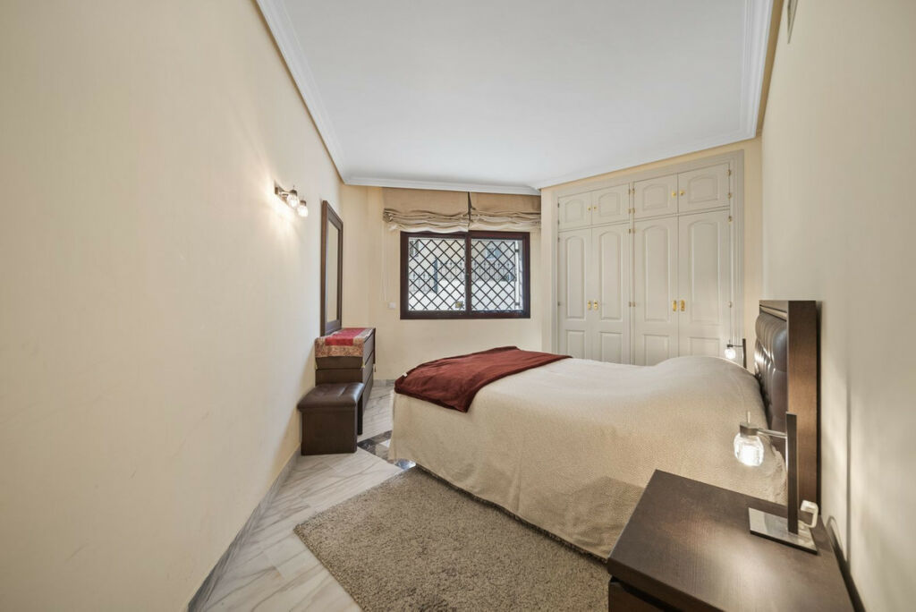 Middle Floor Apartment Benalmadena Málaga - image 10
