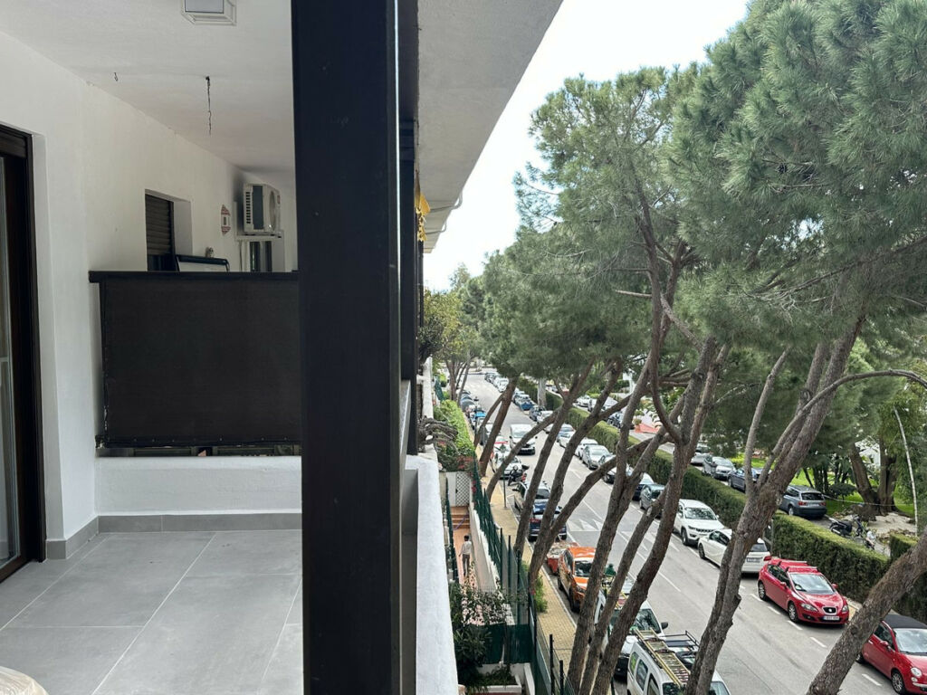 Middle Floor Apartment The Golden Mile Málaga - image 11