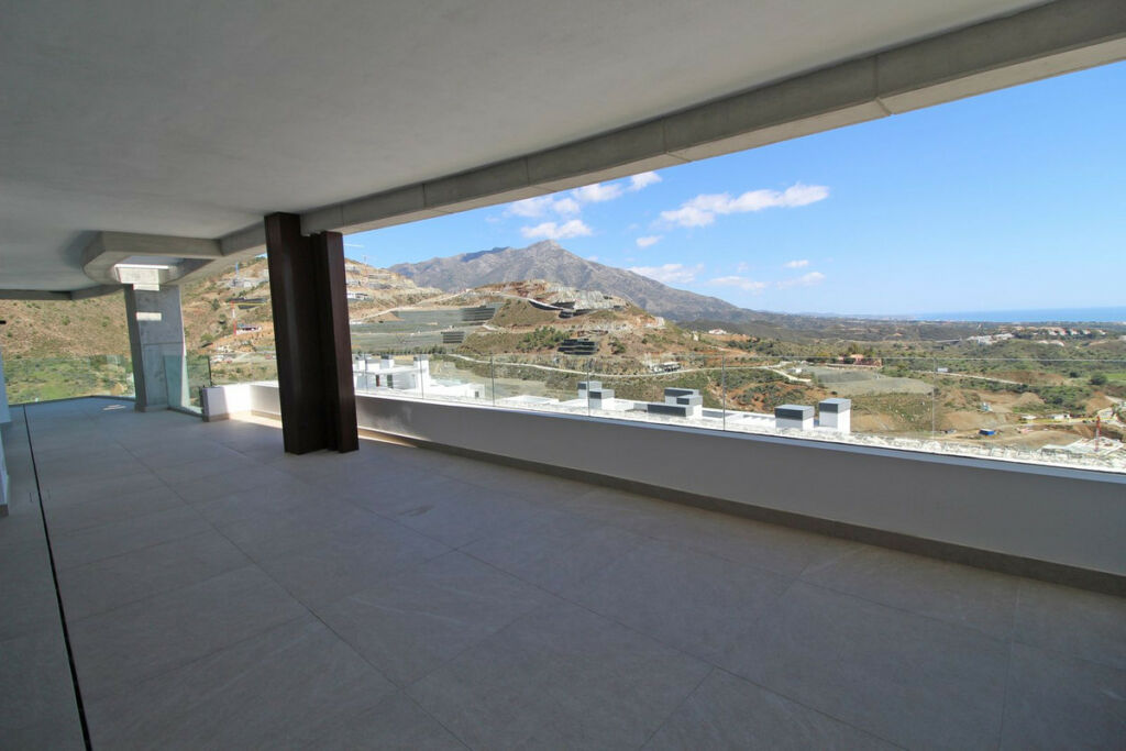Middle Floor Apartment La Quinta Málaga - image 11