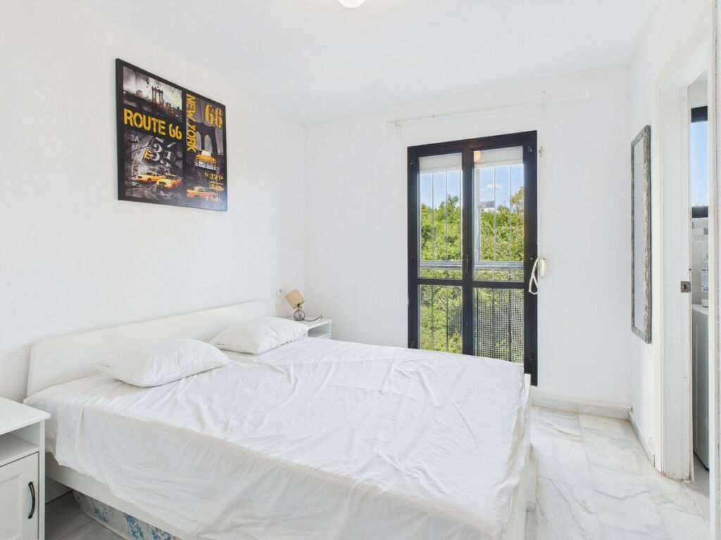Middle Floor Apartment Estepona Málaga - image 11