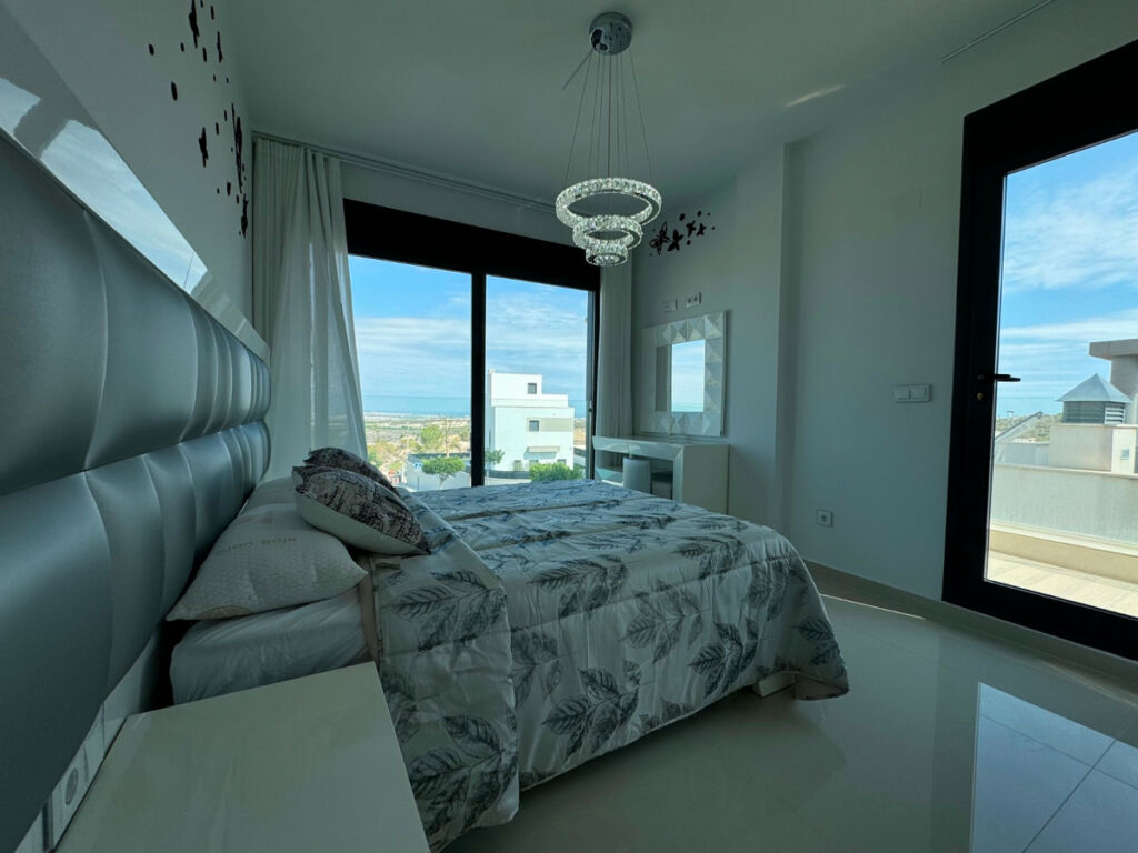 Detached Villa San Miguel de Salinas Alicante - image 11
