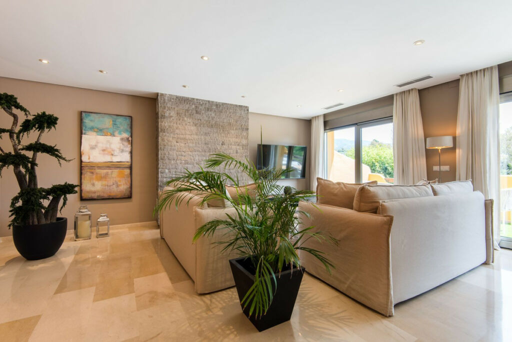 Townhouse Nagüeles Málaga - image 9