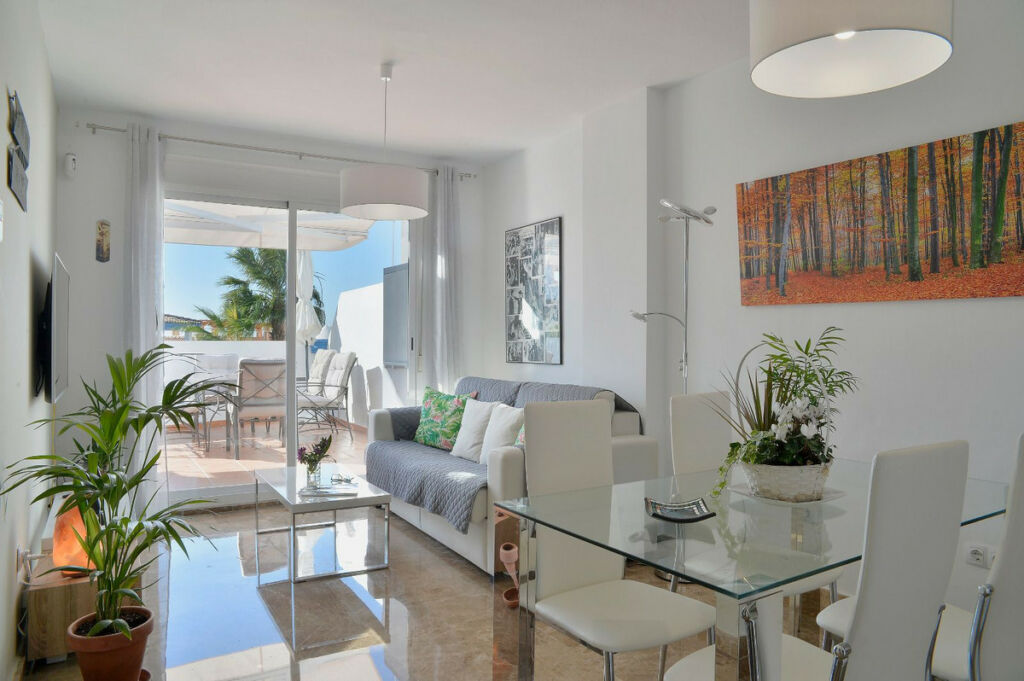 Top Floor Apartment Estepona Málaga - image 3