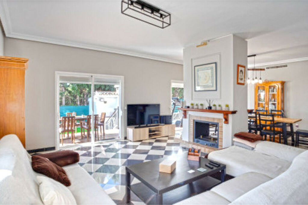 Detached Villa Marbella Málaga - image 11