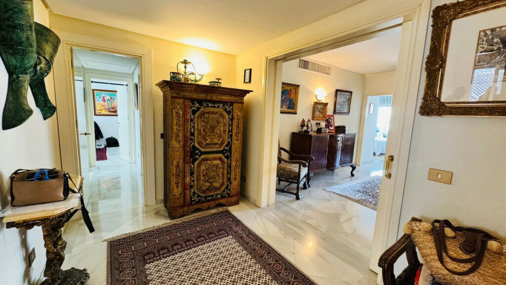 Middle Floor Apartment Puerto Banús Málaga - image 11