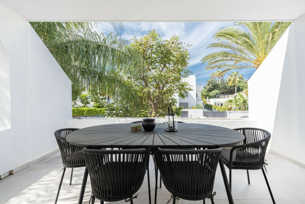 Top Floor Apartment Nueva Andalucía Málaga - image 11