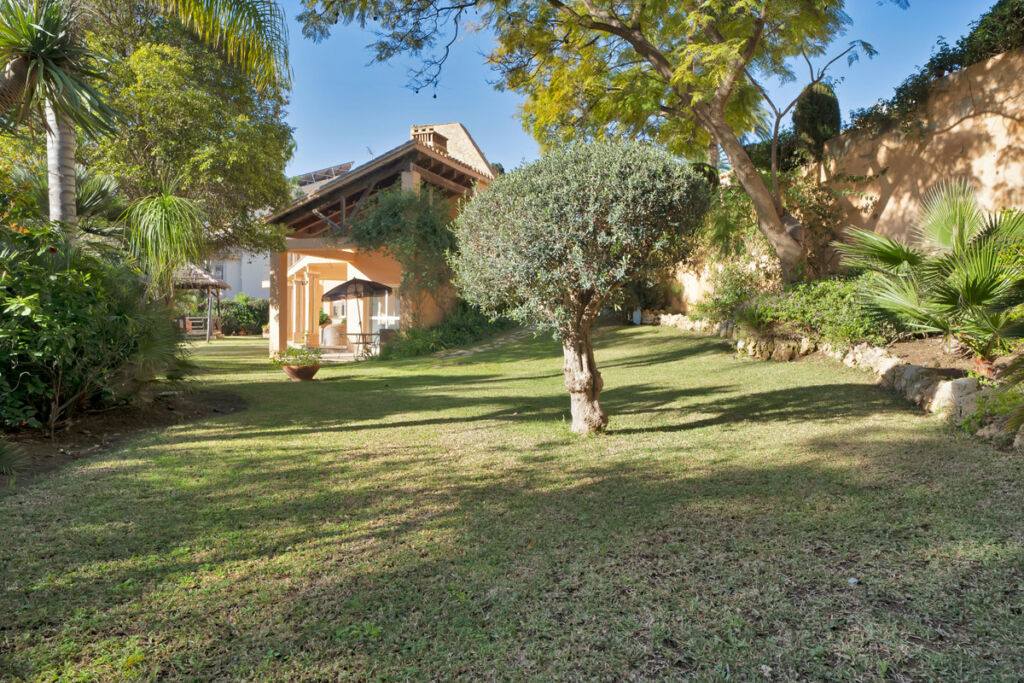 Detached Villa Hacienda Las Chapas Málaga - image 11