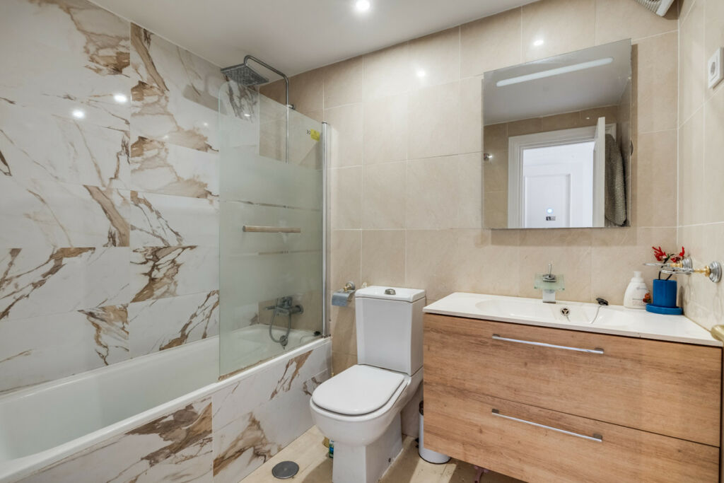 Middle Floor Apartment La Quinta Málaga - image 12