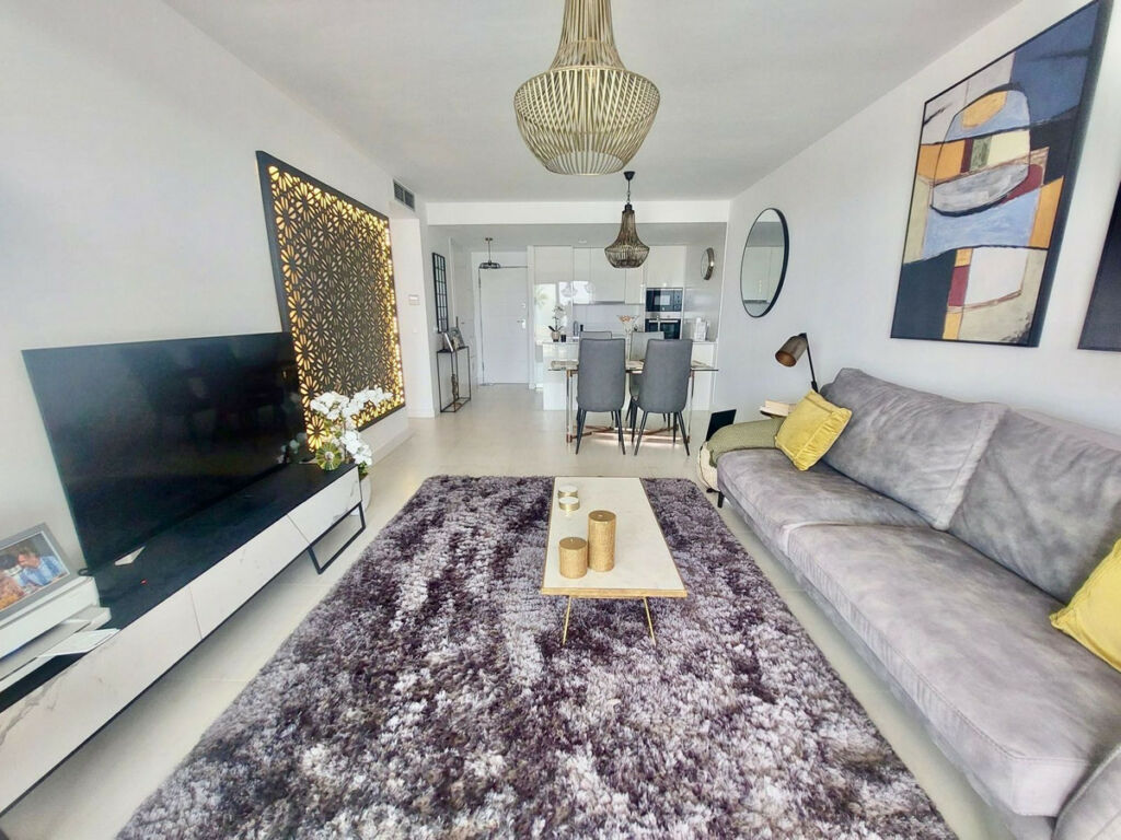 Middle Floor Apartment Estepona Málaga - image 11