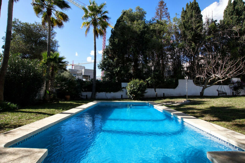 Detached Villa Costabella Málaga - image 11