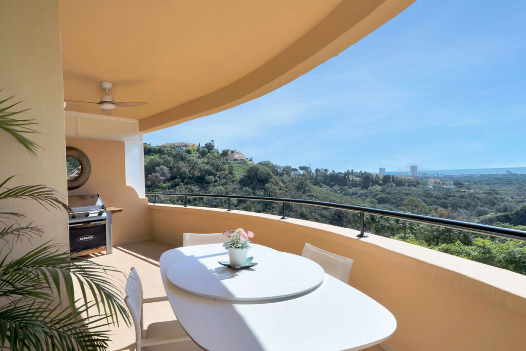 Middle Floor Apartment Elviria Málaga - image 12
