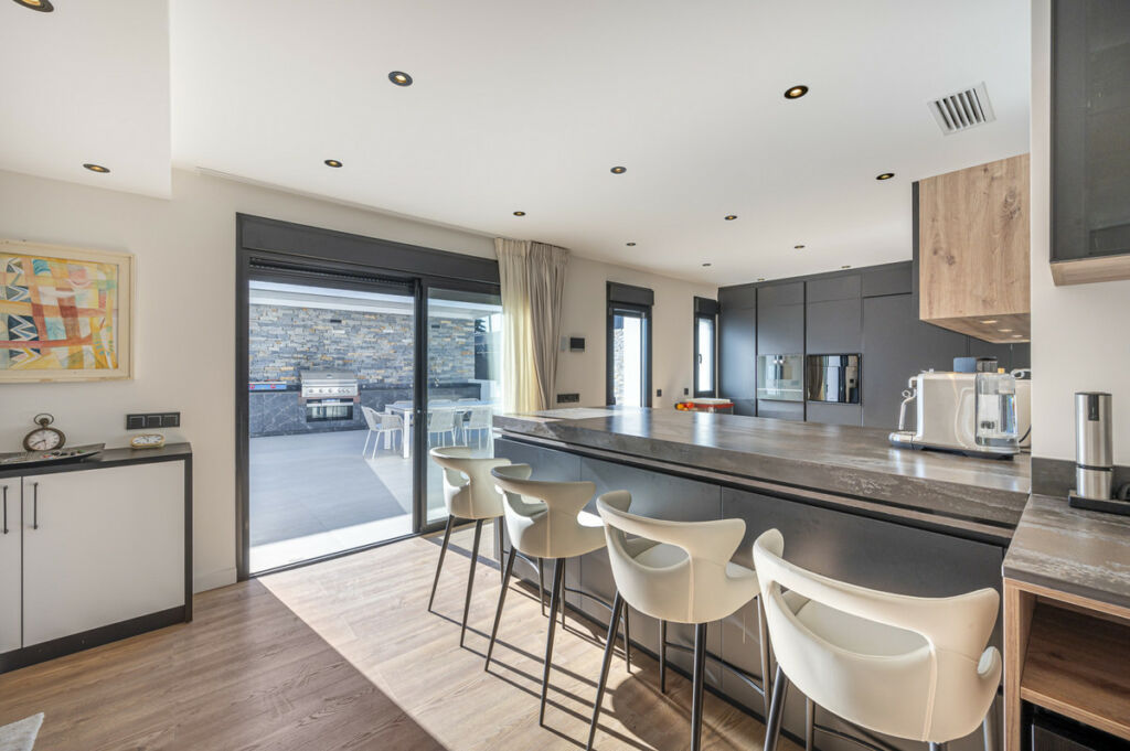 Detached Villa El Rosario Málaga - image 12