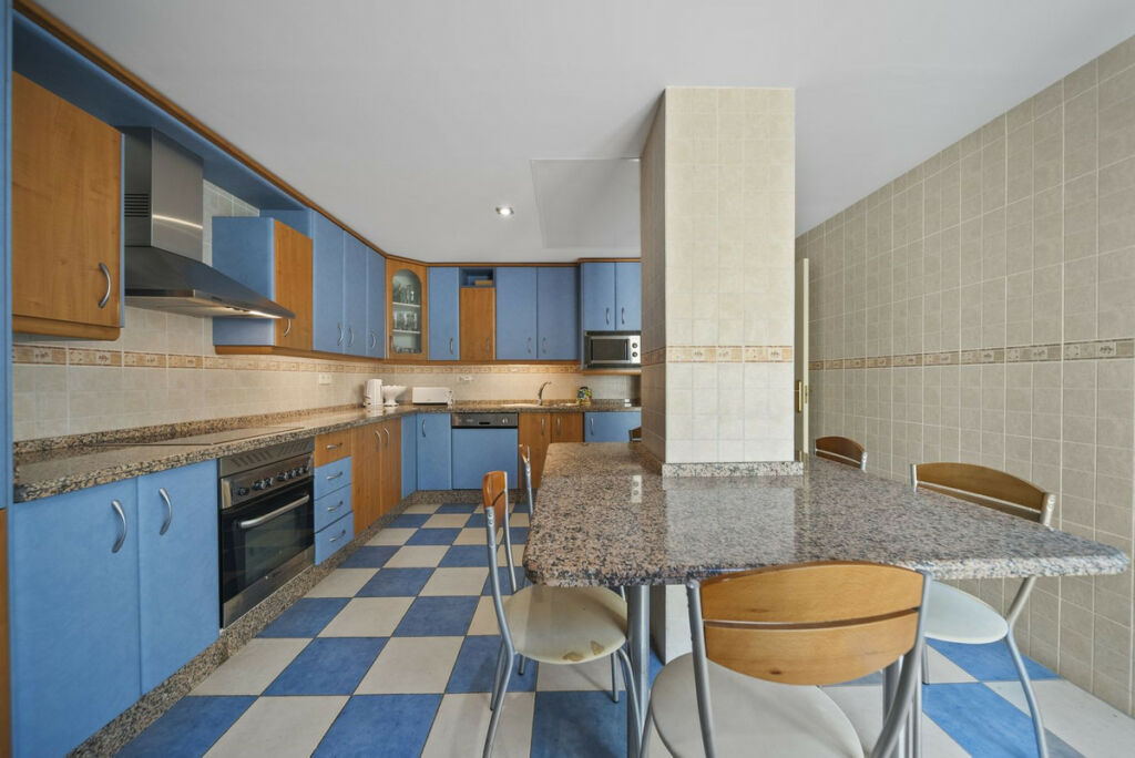 Middle Floor Apartment Benalmadena Málaga - image 11