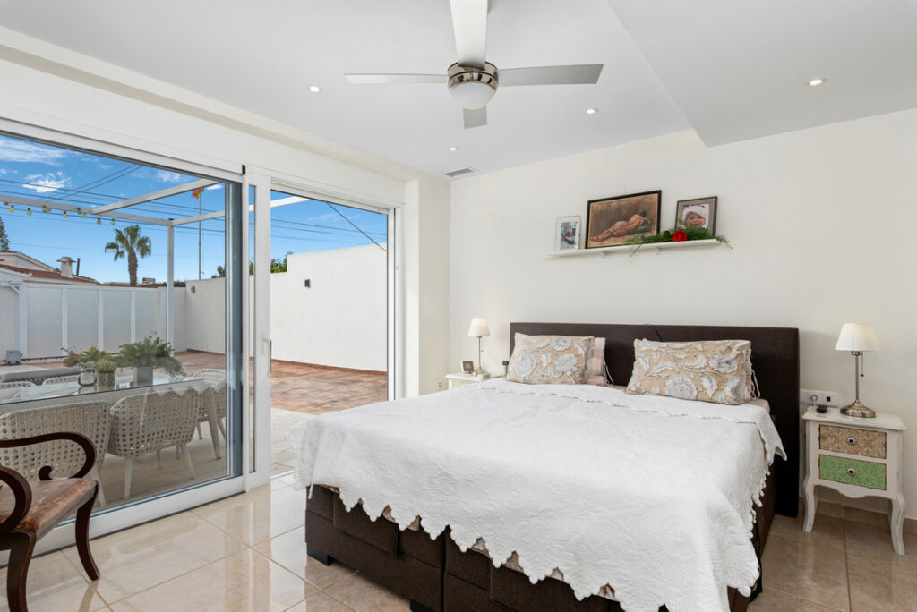 Detached Villa Ciudad Quesada Alicante - image 12