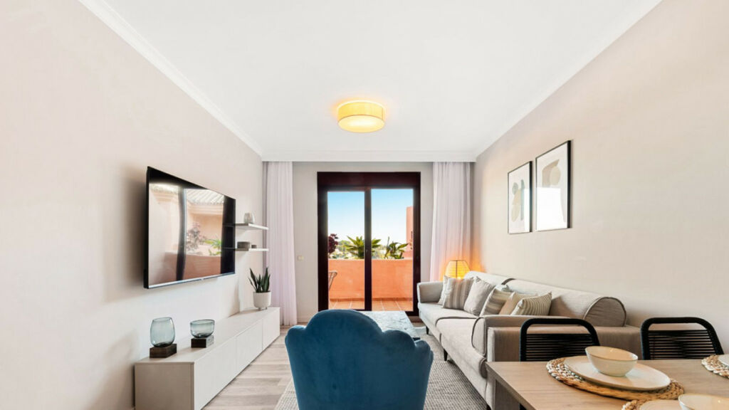 Top Floor Apartment El Paraiso Málaga - image 4