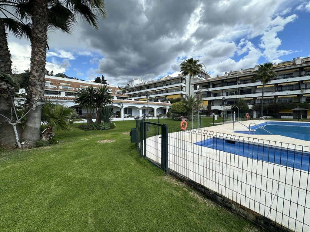 Middle Floor Apartment The Golden Mile Málaga - image 12
