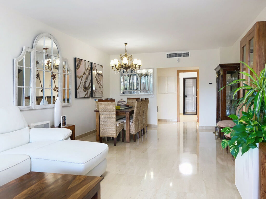 Middle Floor Apartment Estepona Málaga - image 12
