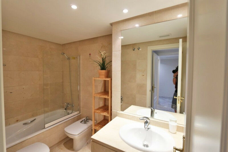 Middle Floor Apartment Nueva Andalucía Málaga - image 12