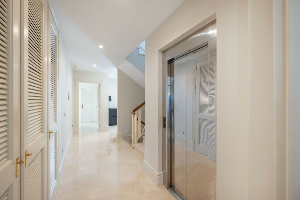 Detached Villa Marbella Málaga - image 13
