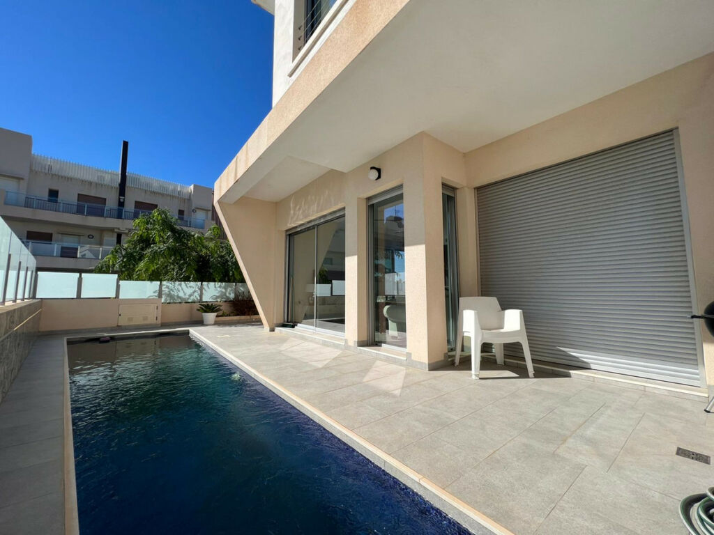 Detached Villa Mil Palmeras Alicante - image 12