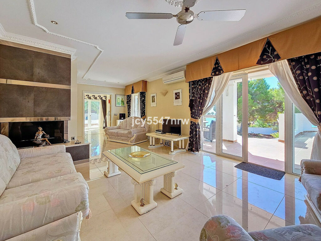 Detached Villa Moraira Alicante - image 12