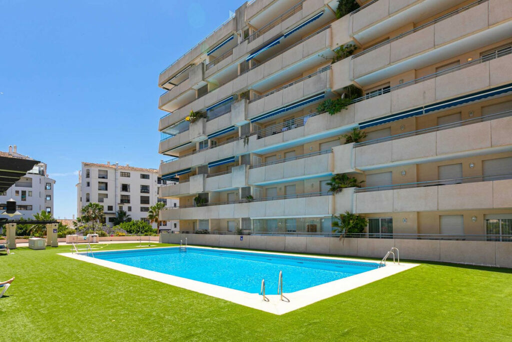 Middle Floor Apartment Puerto Banús Málaga - image 12