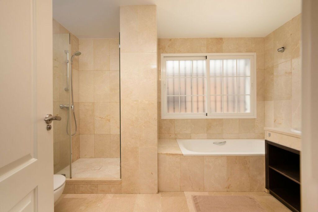 Detached Villa Elviria Málaga - image 15
