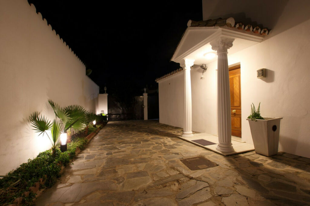 Detached Villa Costabella Málaga - image 12
