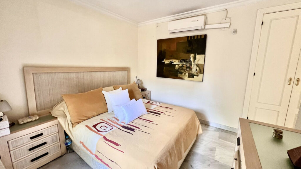 Duplex Nueva Andalucía Málaga - image 12