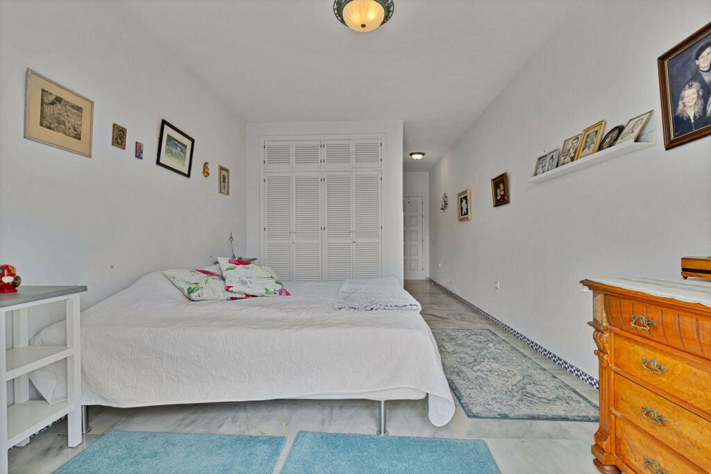 Middle Floor Apartment Fuengirola Málaga - image 12