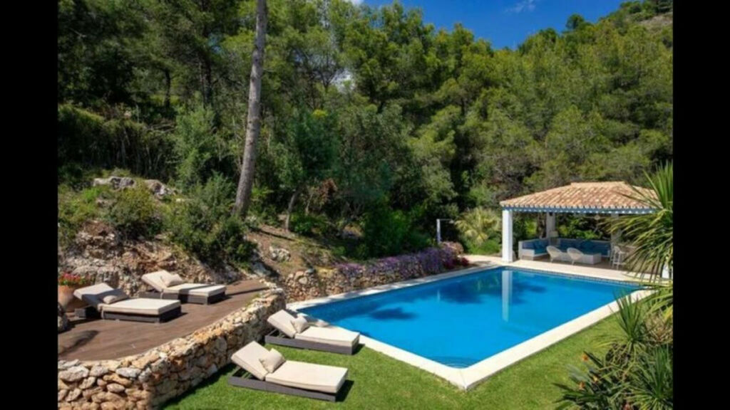 Detached Villa The Golden Mile Málaga - image 12