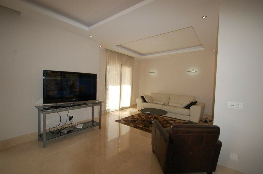 Detached Villa The Golden Mile Málaga - image 12