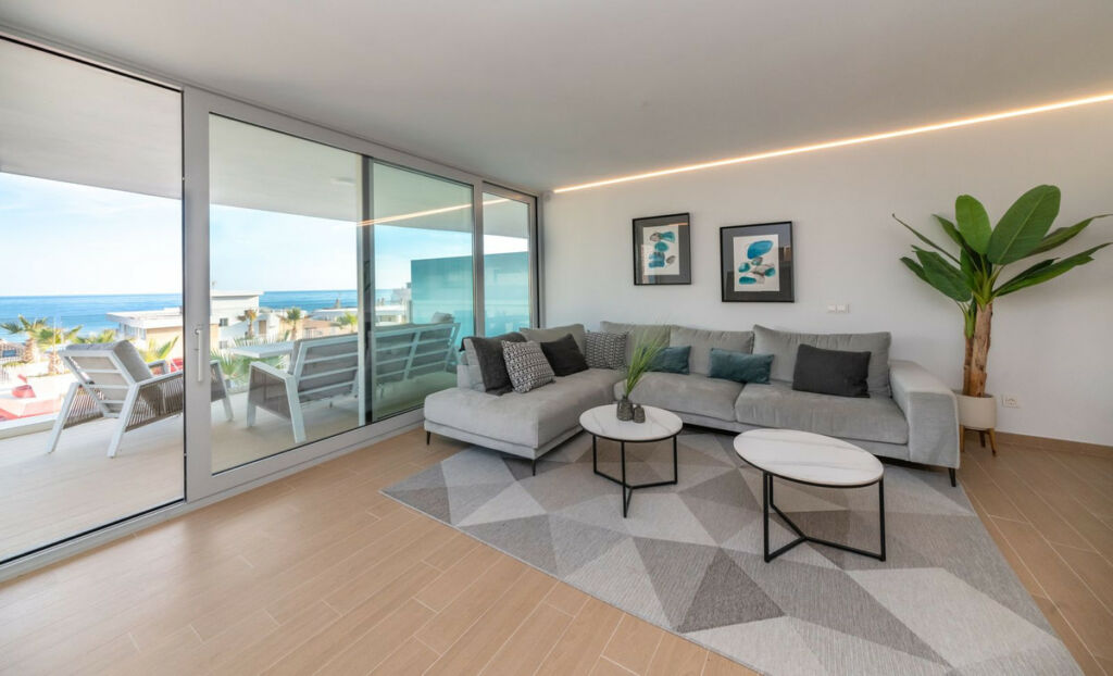 Middle Floor Apartment Carvajal Málaga - image 12