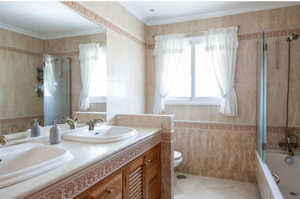 Detached Villa San Pedro de Alcántara Málaga - image 12