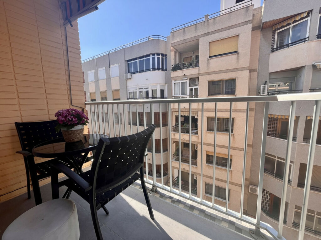 Middle Floor Apartment Torrevieja Alicante - image 12
