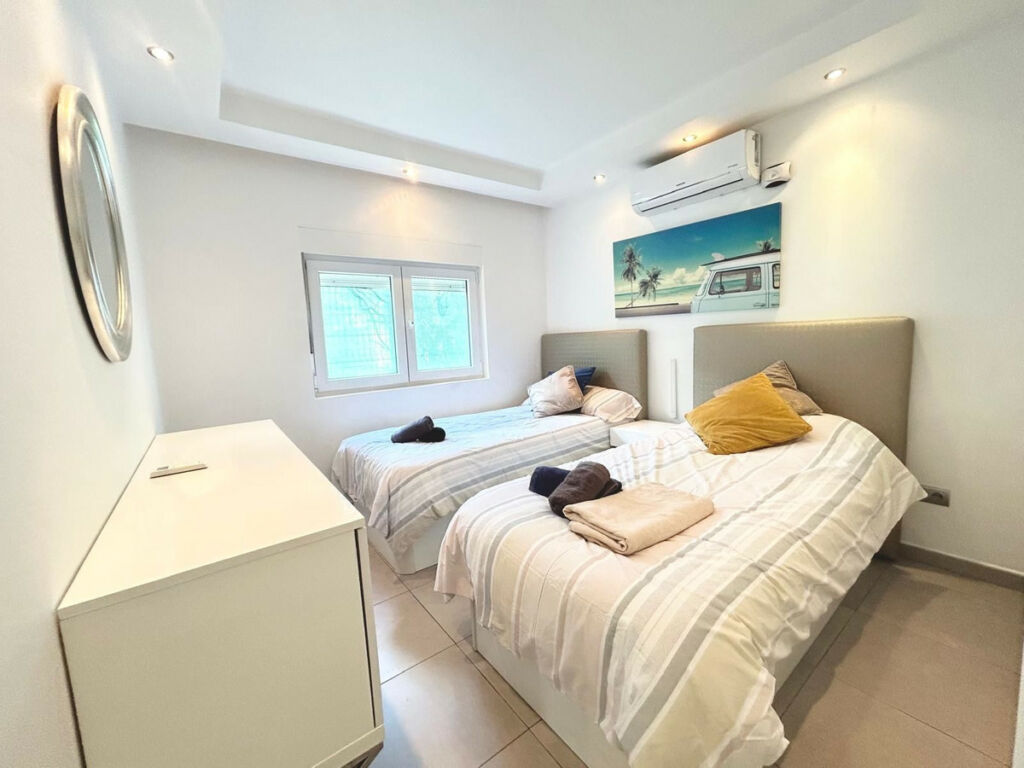 Detached Villa Estepona Málaga - image 12