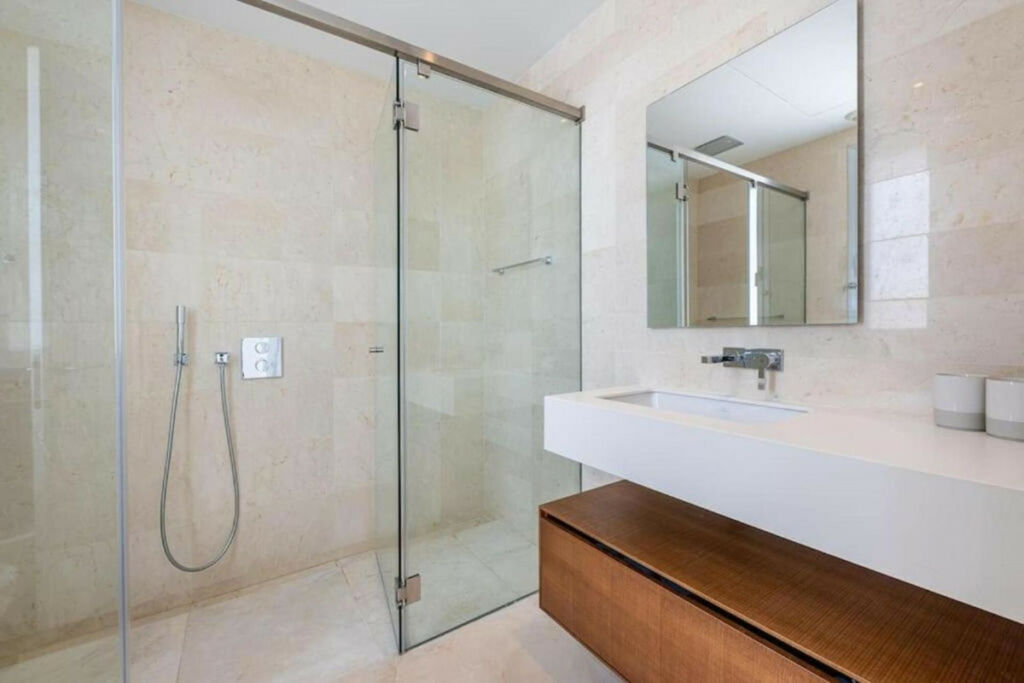 Detached Villa Río Real Málaga - image 12