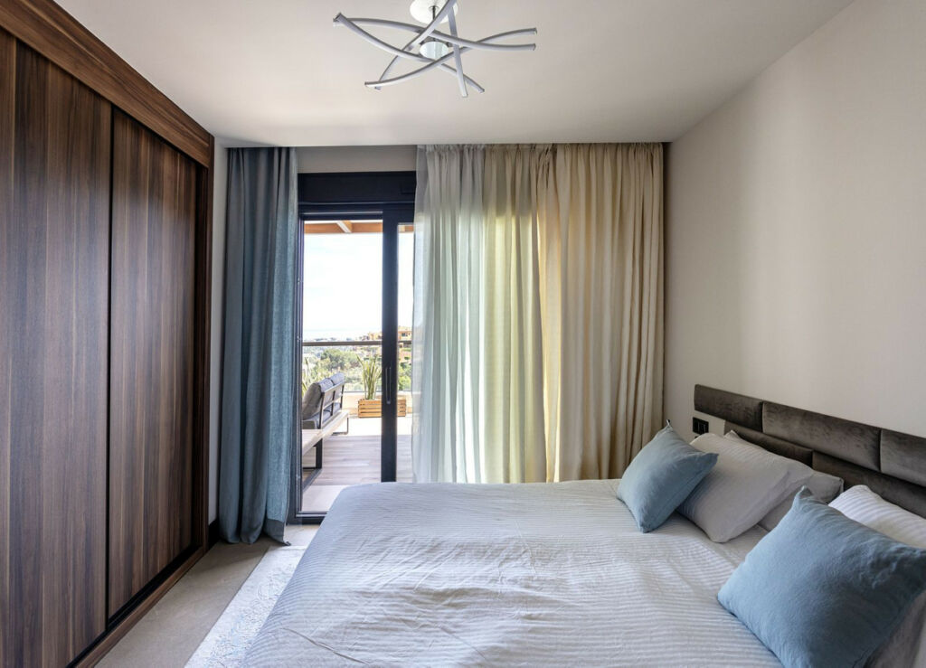 Middle Floor Apartment Nueva Andalucía Málaga - image 12