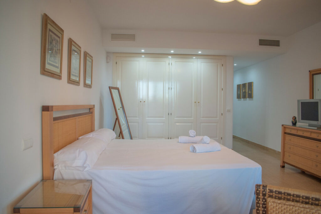 Ground Floor Apartment Río Real Málaga - image 12