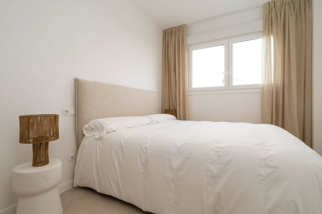 Middle Floor Apartment Estepona Málaga - image 12